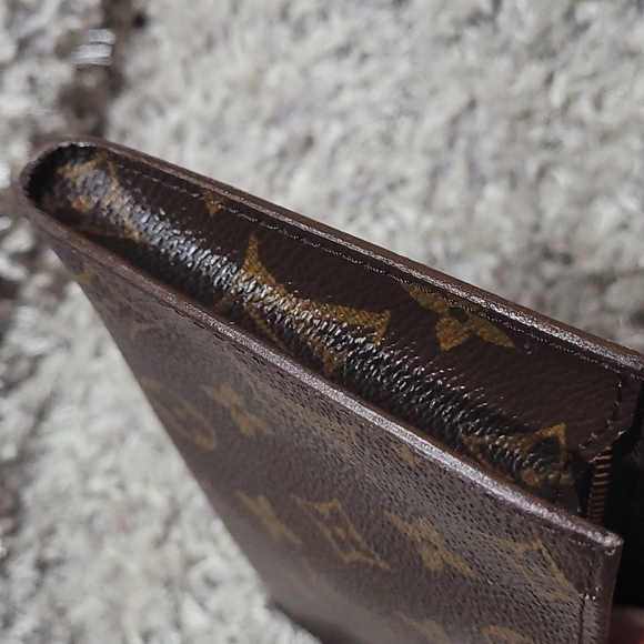 Louis Vuitton Cosmetics Pouch / Pochette - Picture 3 of 16